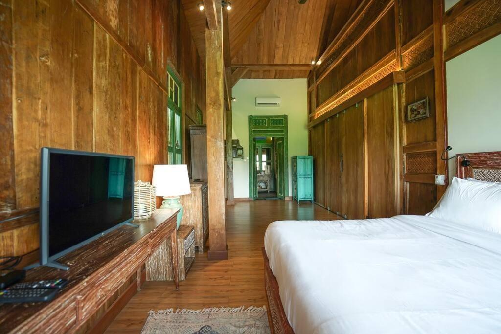 An Unique 3 Bdr Overlooking Rice Paddies Villa Ubud