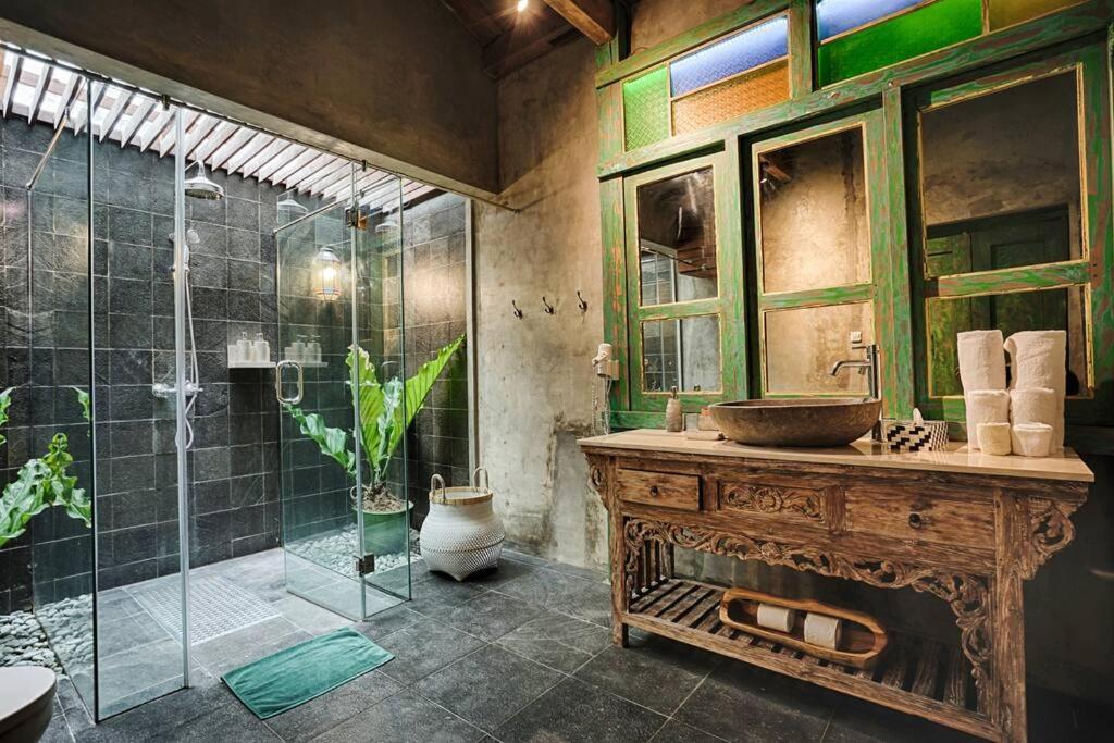 An Unique 3 Bdr Overlooking Rice Paddies Villa *