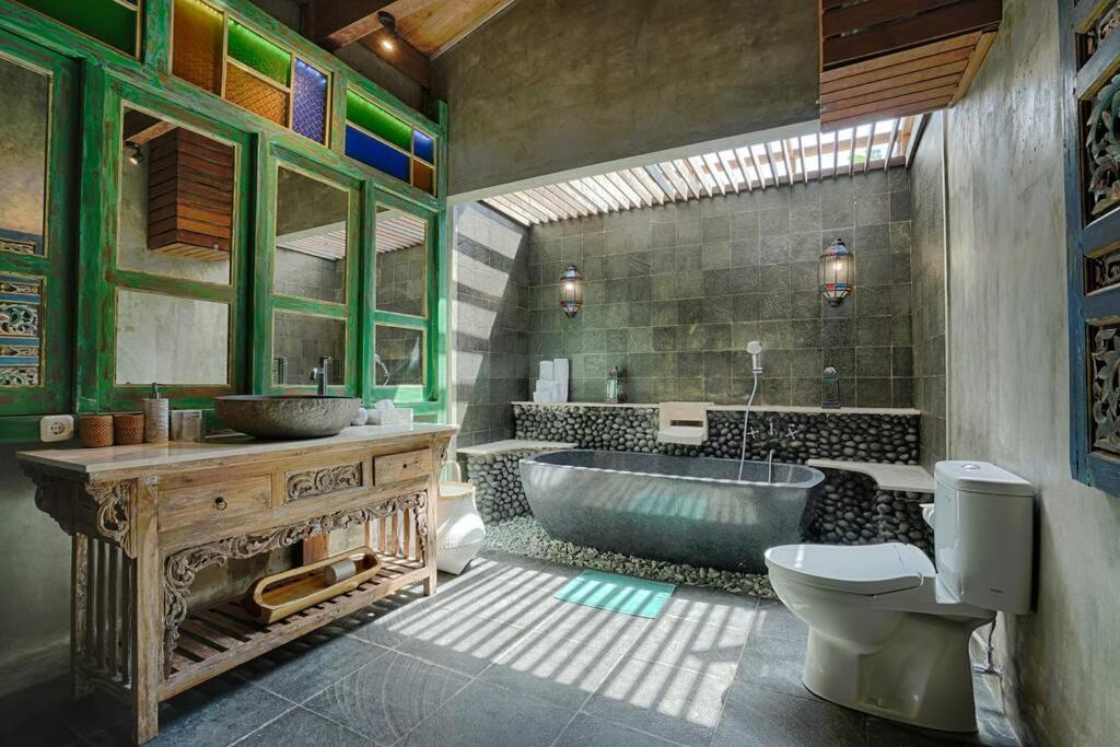 An Unique 3 Bdr Overlooking Rice Paddies Villa