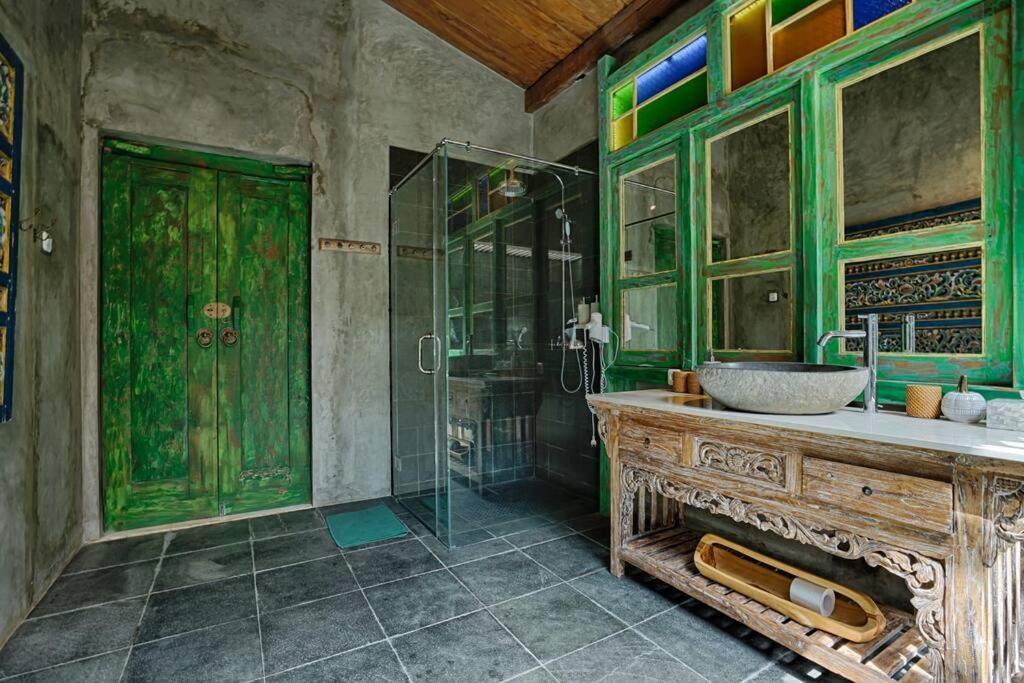 An Unique 3 Bdr Overlooking Rice Paddies *